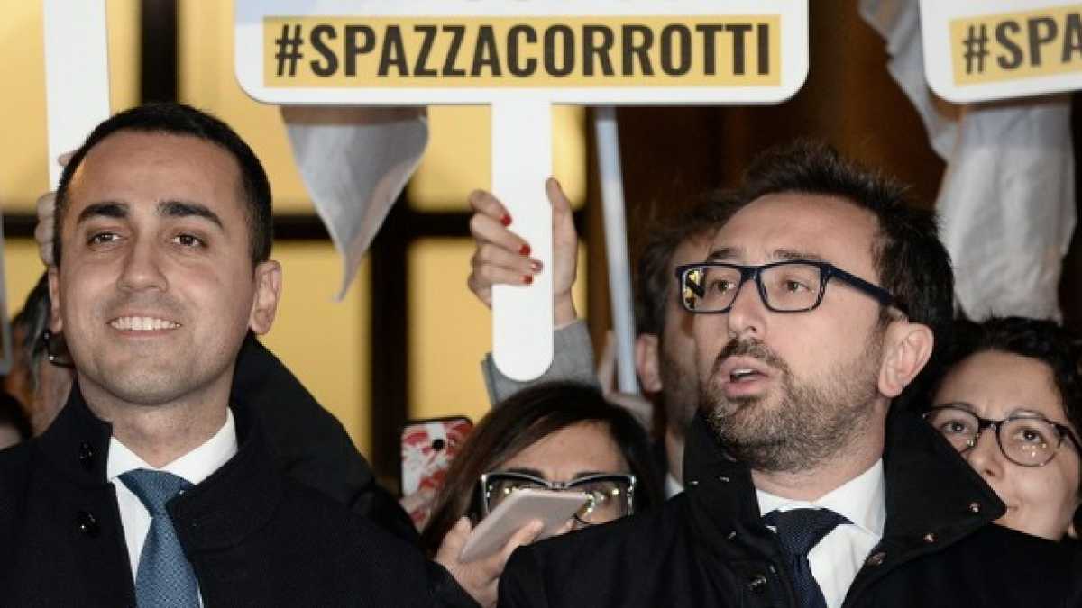 Immagine di Dopo la povertà Di Maio abolisce anche la corruzione
