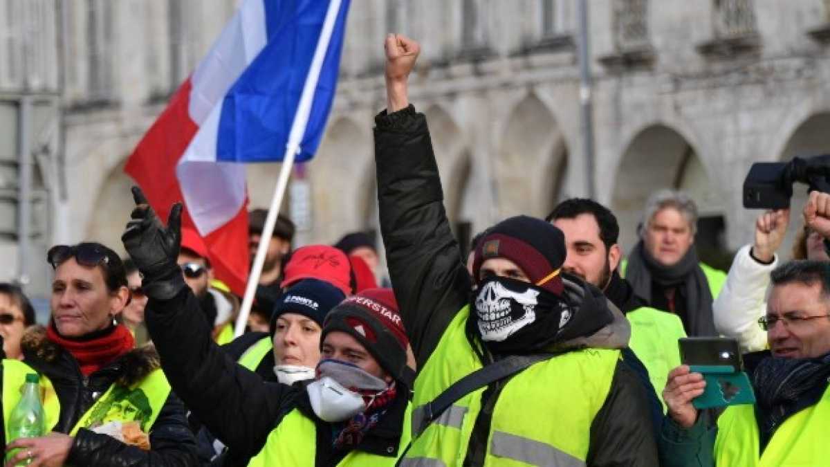 Immagine di Di Maio strizza l'occhio ai gilet gialli per sedurre i no euro italiani