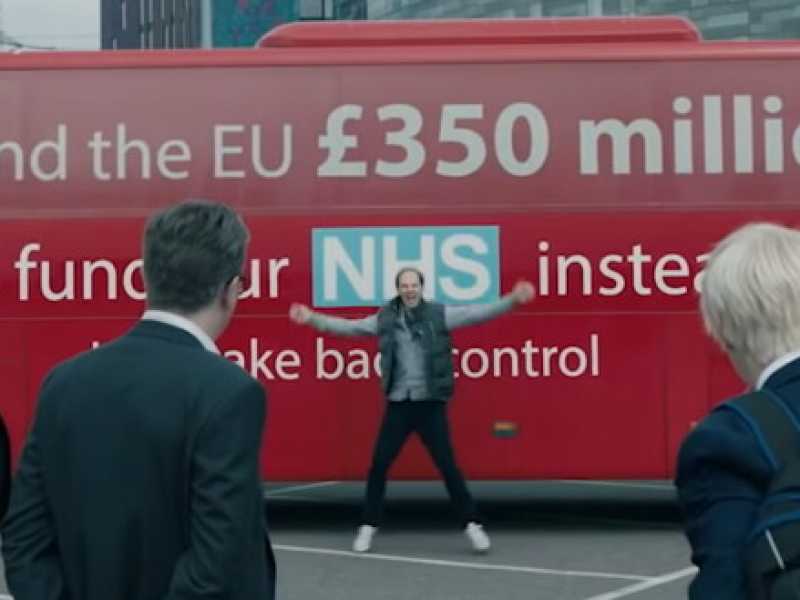 L'attore Benedict Cumberbatch interpreta Dominic Cummings, lo stratega della campagna per il Leave (Immagini prese da Youtube)