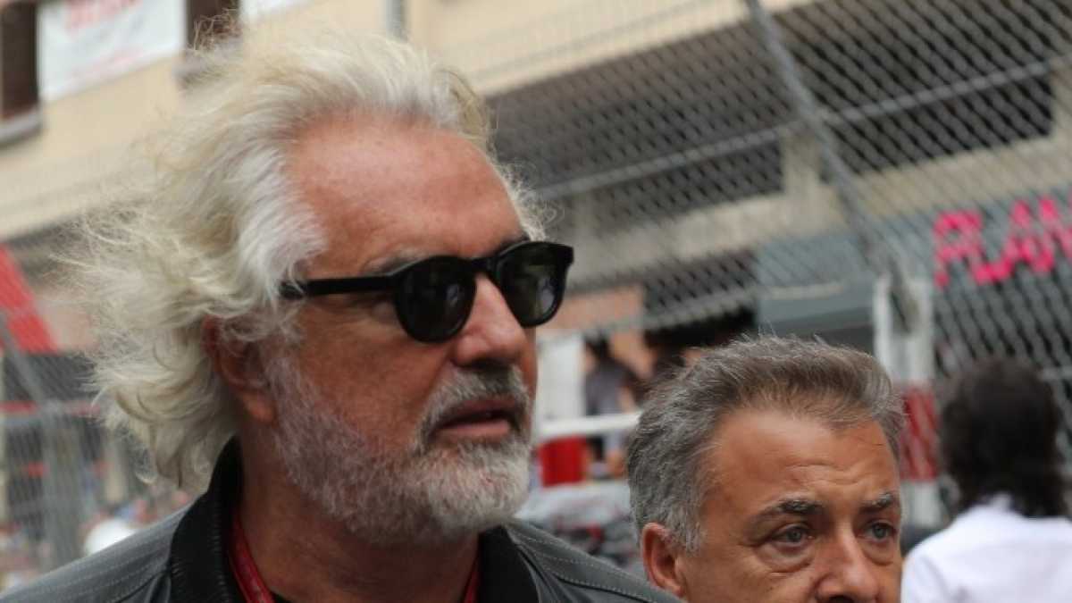 Immagine di Meglio un Briatore vivo e senza laurea che cento dottori che tirano a campare