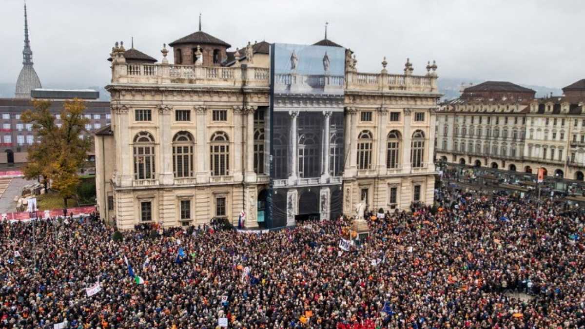 Immagine di Anno nuovo governo vecchio. E a Milano e Torino si torna in piazza