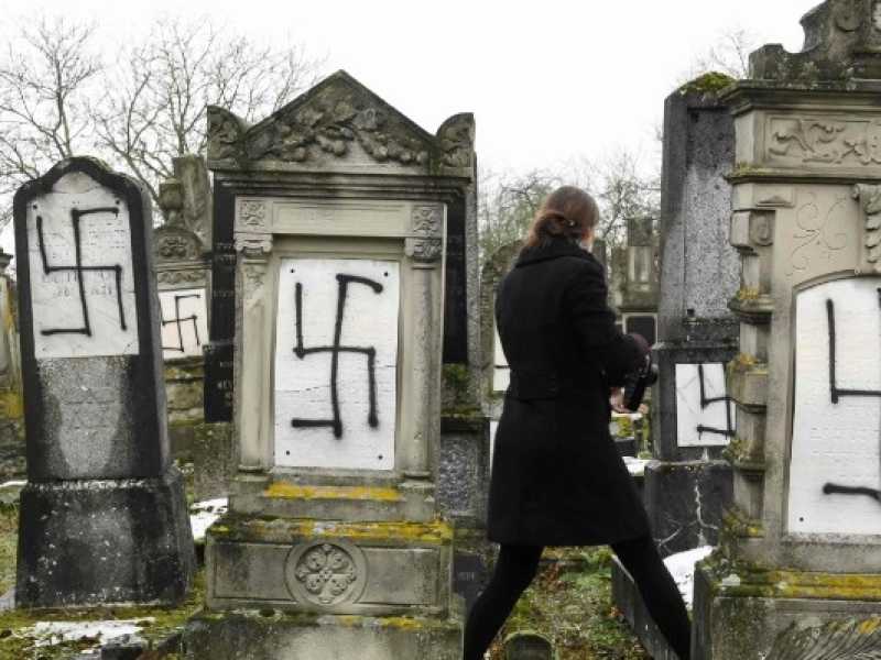Francia, svastiche nel cimitero ebraico di Herrlisheim
