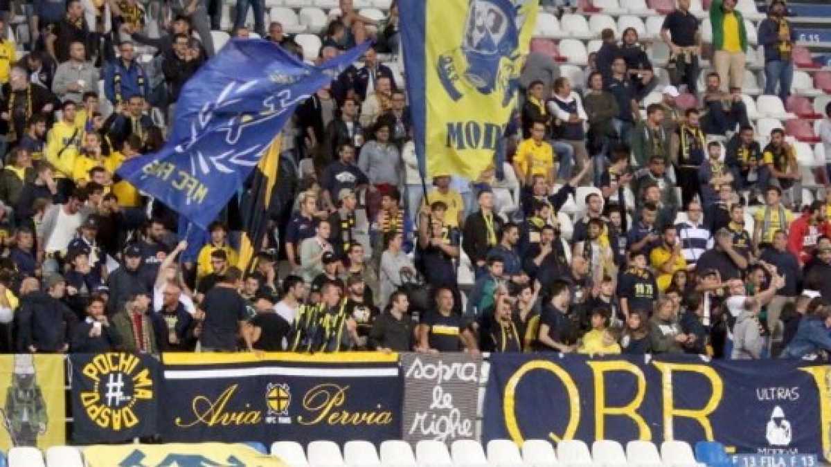 Immagine di Il mondo capovolto della Modena del pallone