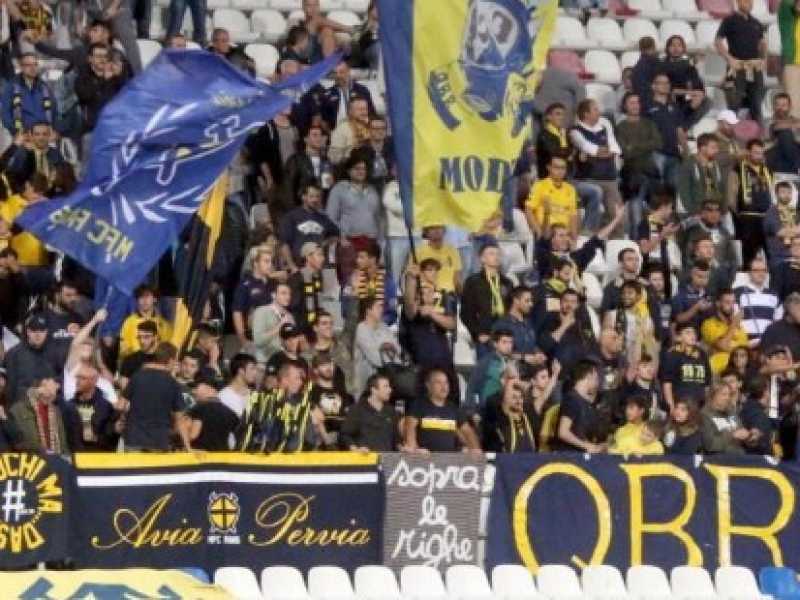 Tifosi del Modena (foto LaPresse)