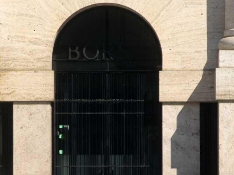 Piazza Affari (foto Imagoeconomica)