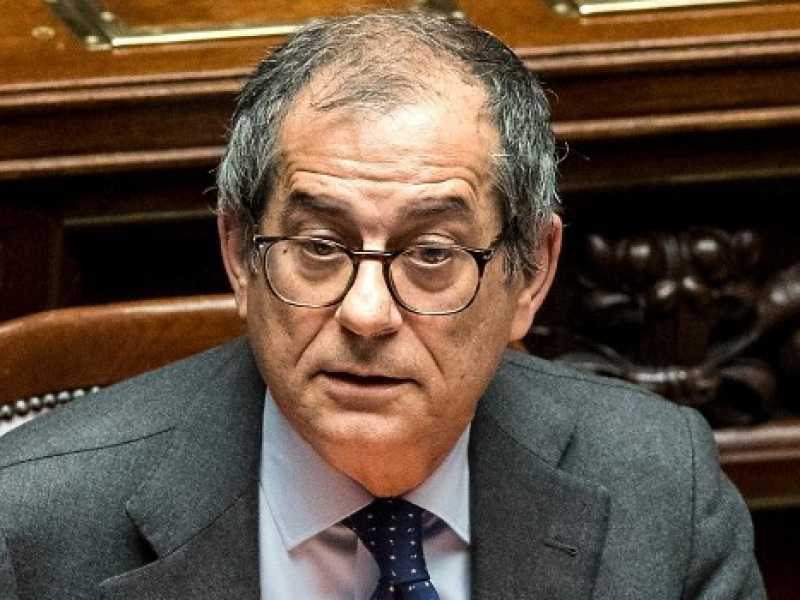 Il ministro dell'Economia, Giovanni Tria, in Parlamento (Foto LaPresse)