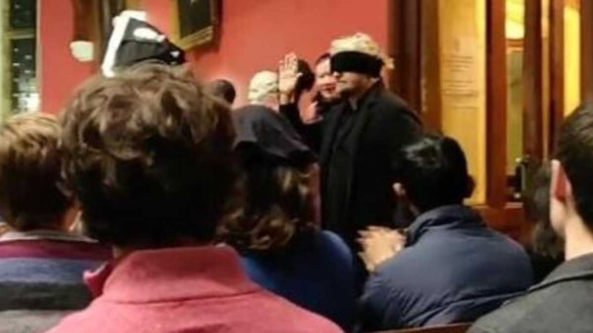 Immagine di Grillo, i fischi e le conseguenze della politica abituata ai monologhi