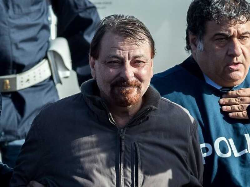L'ex terrorista Cesare Battisti al suo arrivo all'aeroporto di Ciampino (Foto LaPresse)