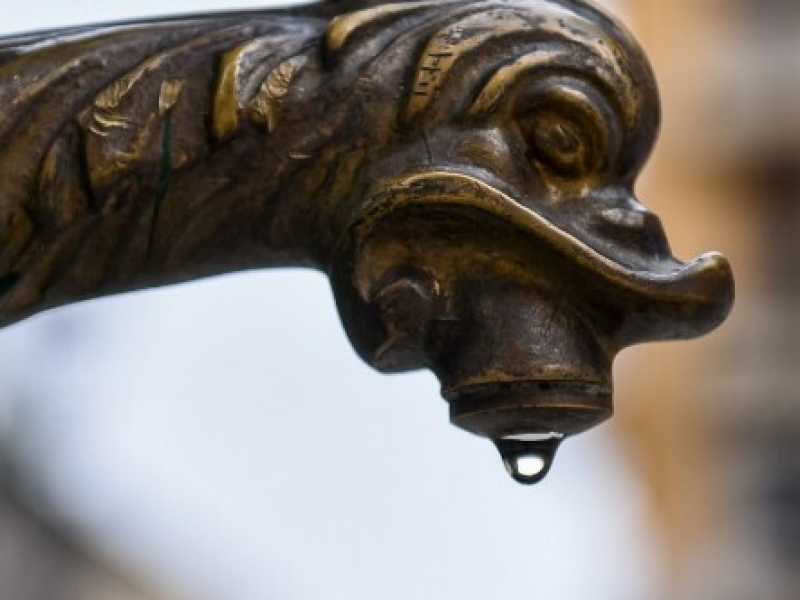 Buchi nell'acqua. Così avanza l'idrovora di stato