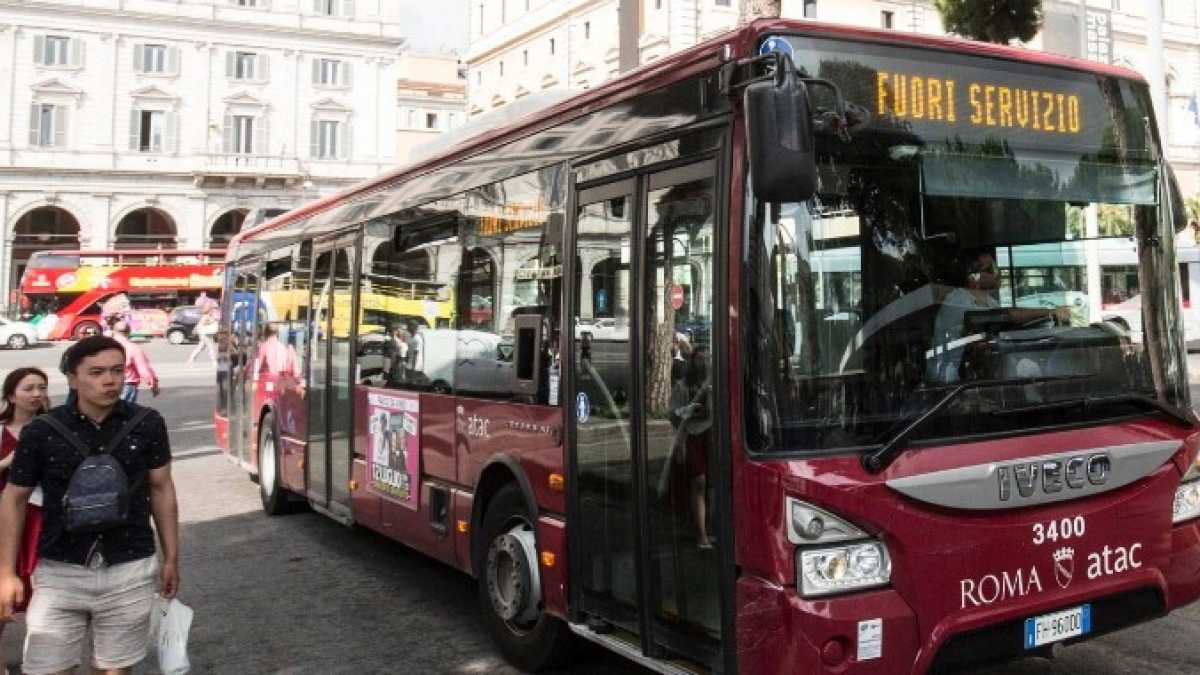 Immagine di Mistero sui 600 nuovi bus. Il piano di Atac è affittarli (a caro prezzo)