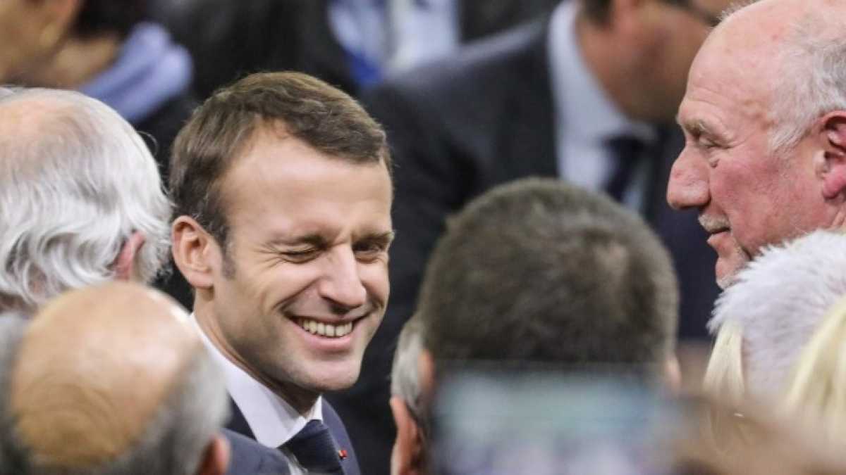 Immagine di Macron è tornato a combattere e apre un grande dibattito nazionale