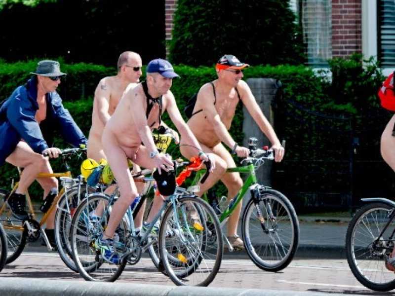 La Naked Bike del 2016 ad Amsterdam. Foto LaPresse