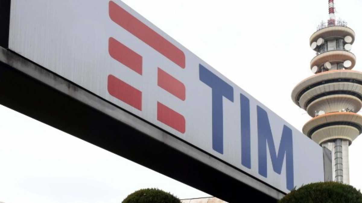 Immagine di Tim crolla in Borsa. L'Italia non è un mercato profittevole