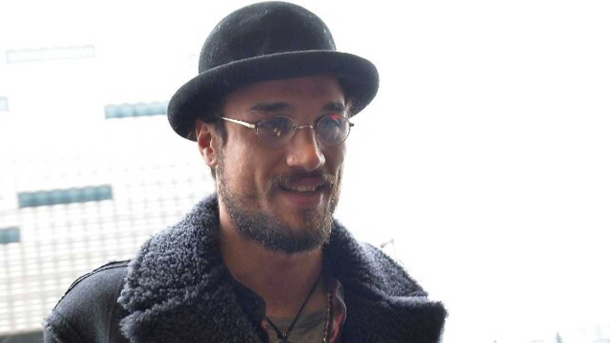 Immagine di Meglio sul palco che in campo. Così la suona Osvaldo