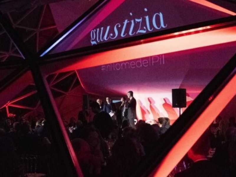 La cena di marted&igrave; scorso promossa dall'associazione "Fino a prova contraria" (Immagini prese da Facebook)