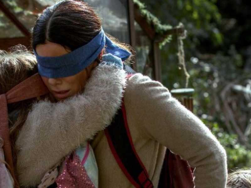Sandra Bullock in una scena di Bird Box