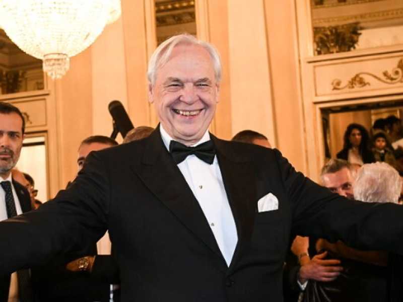 Andate alla Scala e ogni sera troverete Pereira ad attendervi come un padrone di casa nel foyer. Foto LaPresse