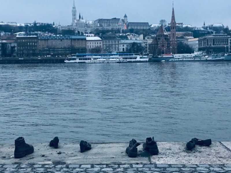 Il memoriale dell'Olocausto sulla riva del Danubio, a Budapest (foto Paola Peduzzi)