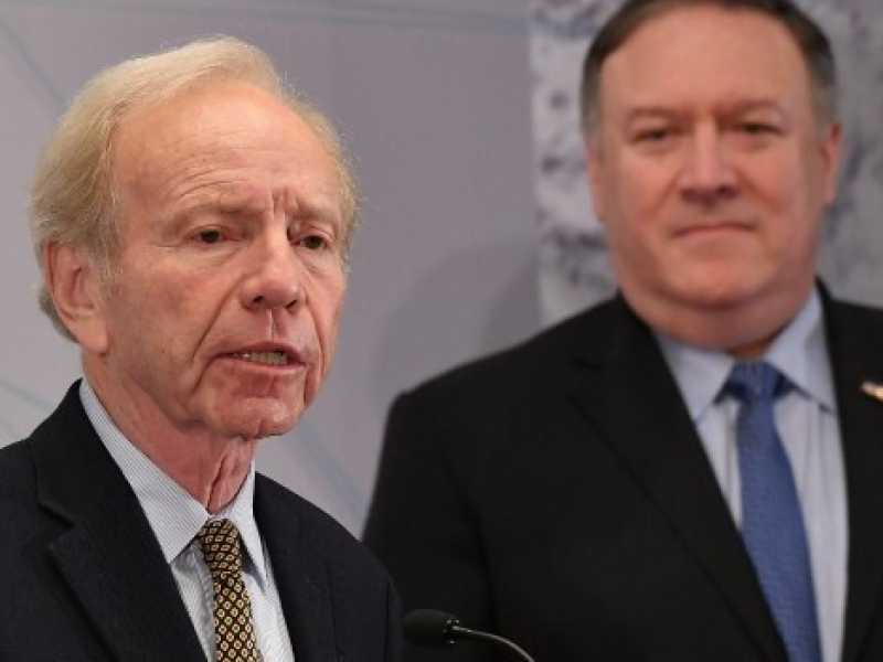 L'ex senatore democratico Joe Lieberman, consulente per l'azienda Zte (Foto LaPresse)