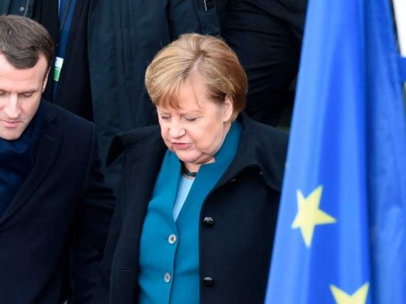 Angela Merkel ed Emmanuel Macron (foto LaPresse)