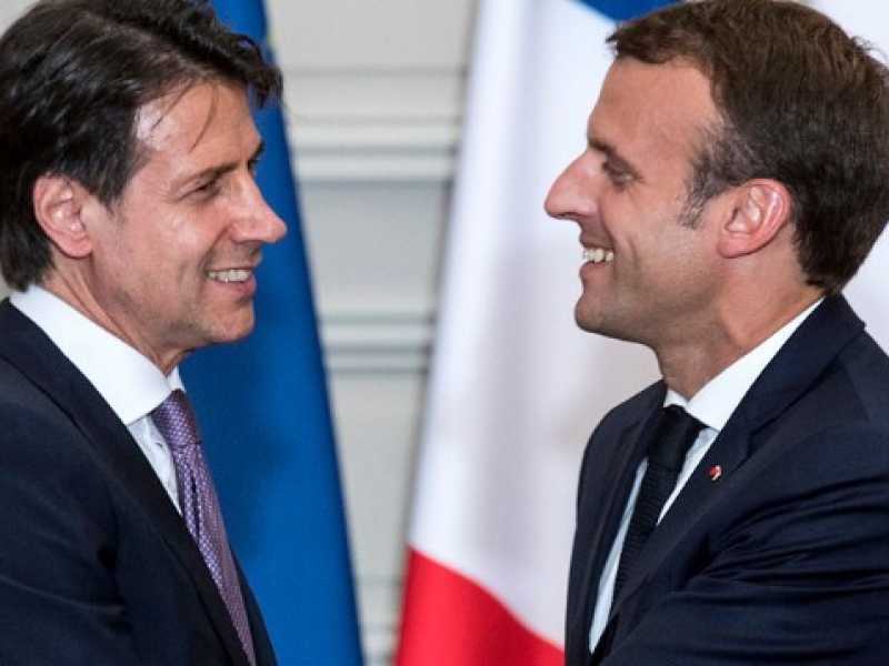 Giuseppe Conte ed Emmanuel Macron (foto LaPresse)