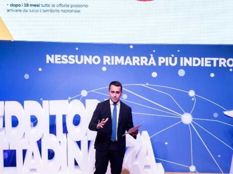 Luigi Di Maio nell'evento di presentazione del reddito di cittadinanza (Foto Imagoeconomica)
