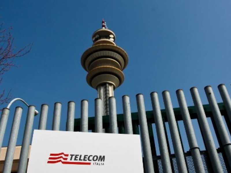 Assemblea degli azionisti Telecom (foto LaPresse)