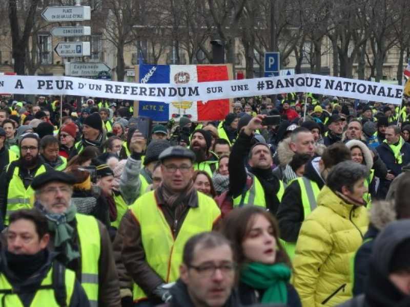Una manifestazione dei gilet gialli lo scorso sabato a Parigi (LaPresse)