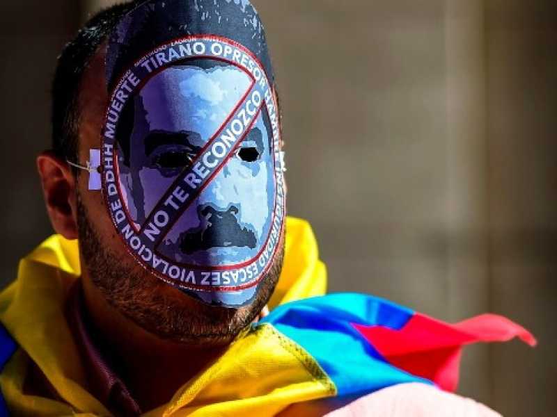 Protesta contro Maduro in Argentina (foto LaPresse)