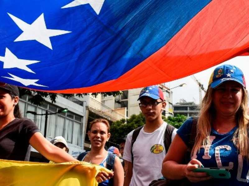 23 gennaio 2019 , i sostenitori dell'opposizione venezuelana prendono parte a una marcia nell'anniversario della rivolta del 1958 che ha rovesciato la dittatura militare a Caracas (foto LaPresse)