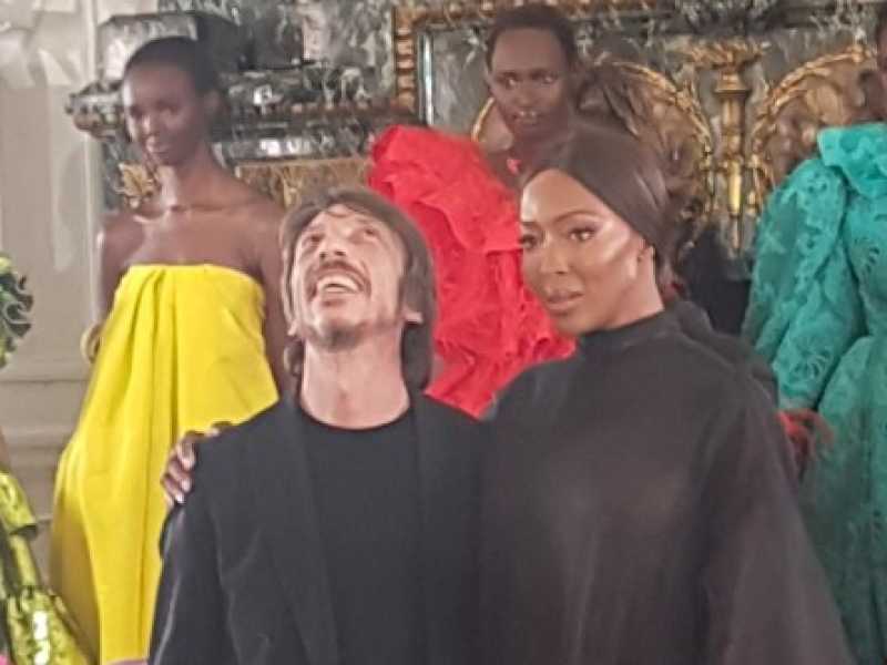 A Parigi sfila la moda "inclusiva" di Valentino - Ecco le immagini