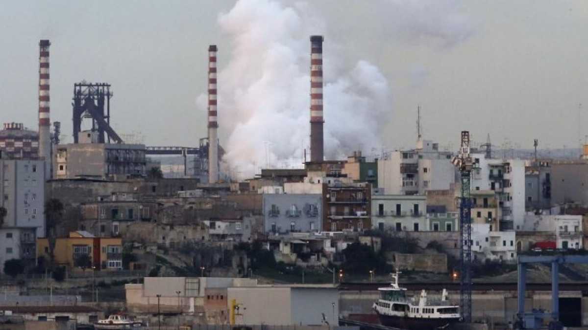 Immagine di Emiliano ha titolo per parlare di decarbonizzazione dell’Ilva?