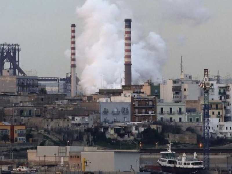 Lo stabilimento dell'Ilva di Taranto (foto LaPresse)