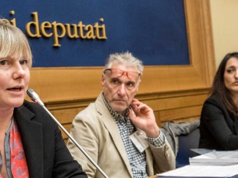 Sara Cunial (M5s), Andrea Rinaldelli, Nassim Langrudi, Loretta Bolgan alla conferenza organizzata alla Camera (foto LaPresse)