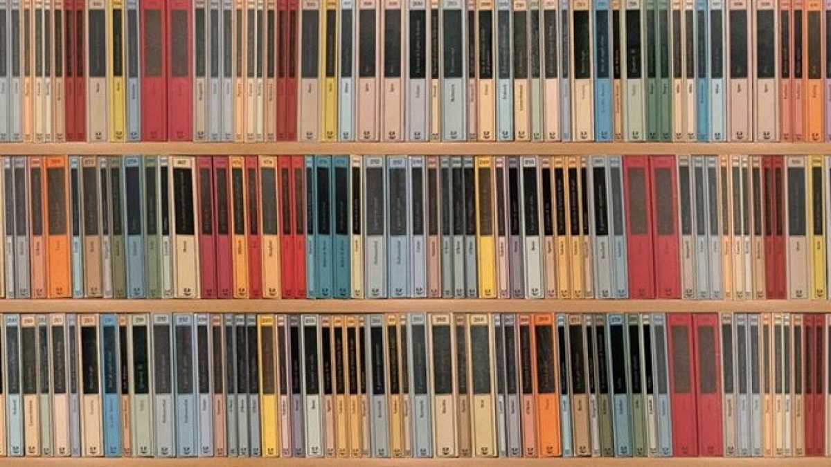 Immagine di Lasciate perdere Marie Kondo. Per ordinare una libreria serve “mister Adelphi”