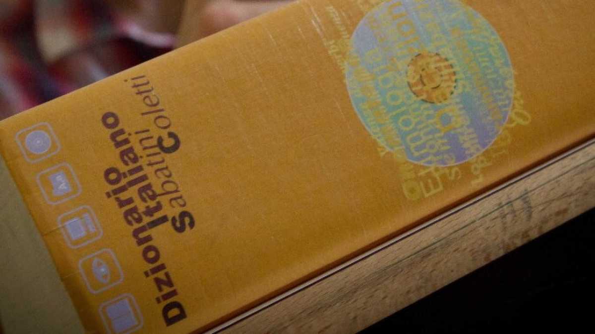 Immagine di No, il verbo uscire non è transitivo