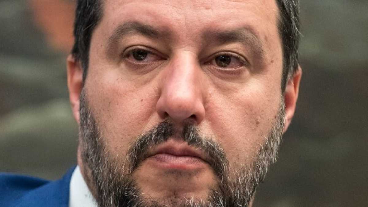 Immagine di Ma che guappo di cartone. Salvini sequestra la legge ma ha fifa a sfidarla