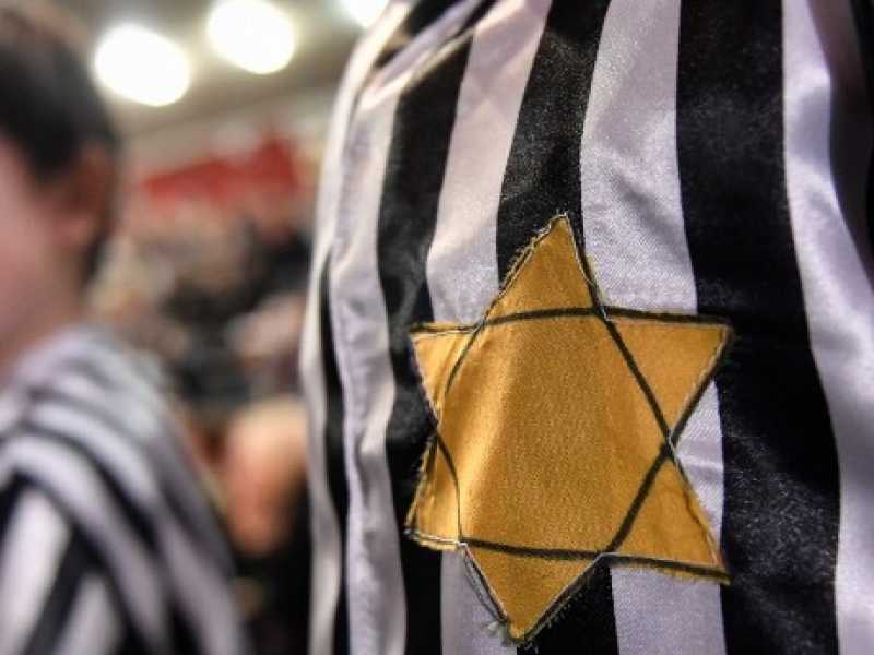 Cerimonia di consegna delle Medaglie d&rsquo;onore della Presidenza della Repubblica ai cittadini deportati ed internati nei lager nazisti presso l'istituto Gentileschi di Milano. Foto LaPresse