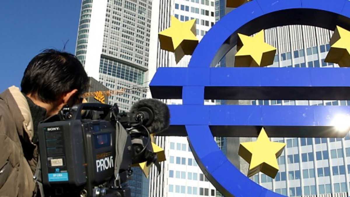 Immagine di Cosa vuol dire stare in Europa spiegato con gli acquisti di titoli di stato greci e italiani