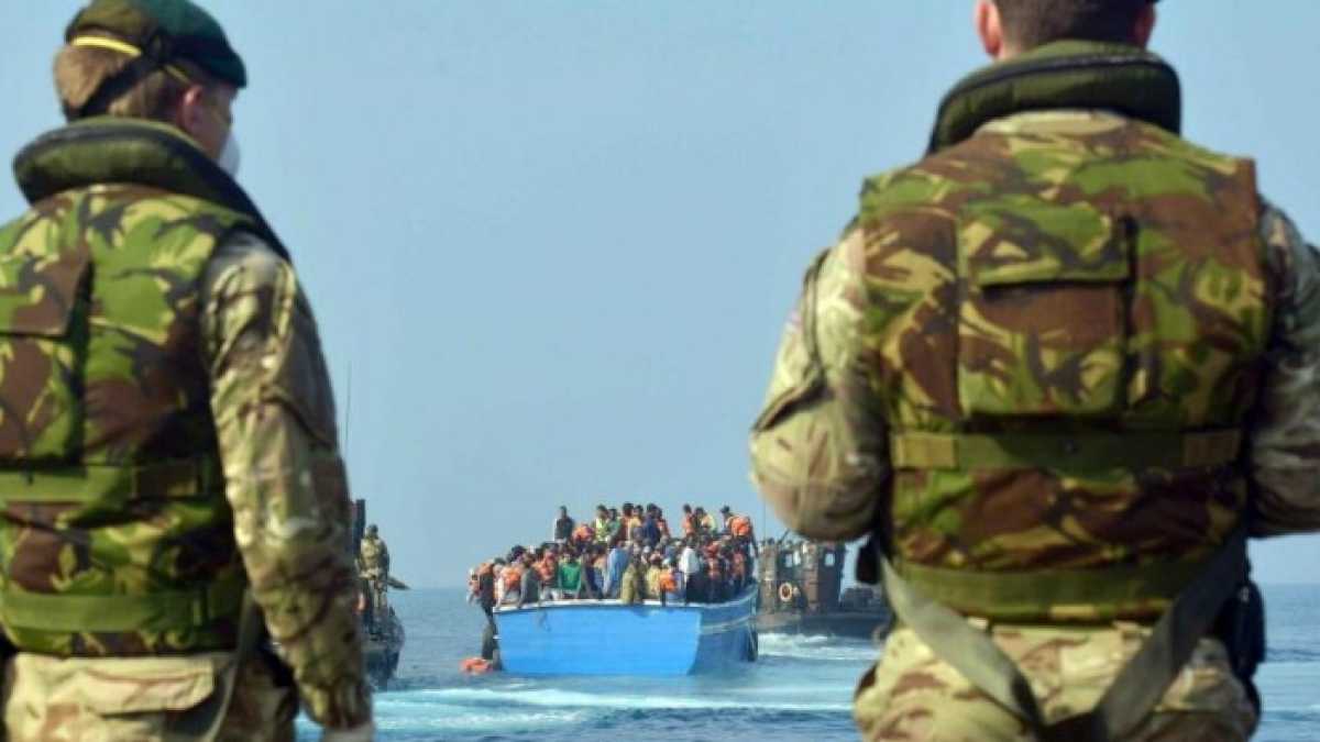Immagine di E’ recessione, maledetti migranti. De Romanis inchioda il governo Tafazzi