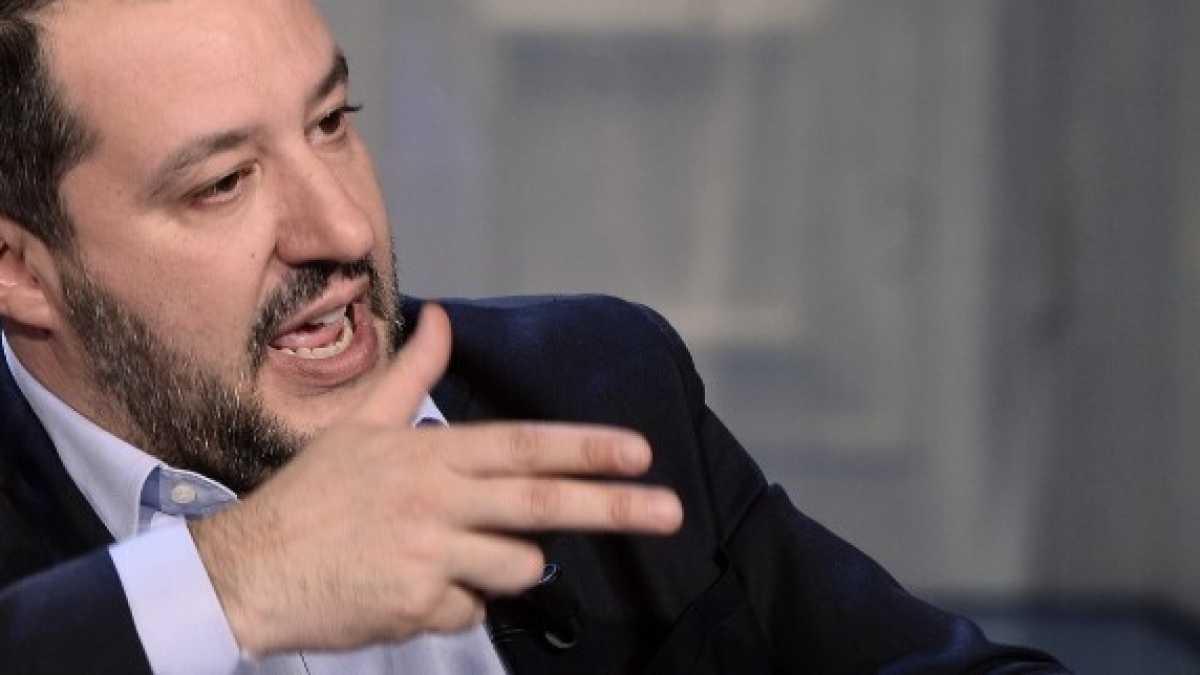Immagine di Chiacchiere e divisa. Così Salvini è diventato il capitano zero