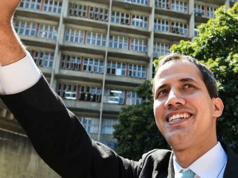 Il leader dell'Assemblea nazionale del Venezuela, Juan Guaid&ograve; (Foto LaPresse)