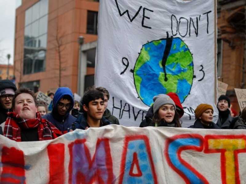 La manifestazione Fridays For Future a Berlino (foto LaPresse)