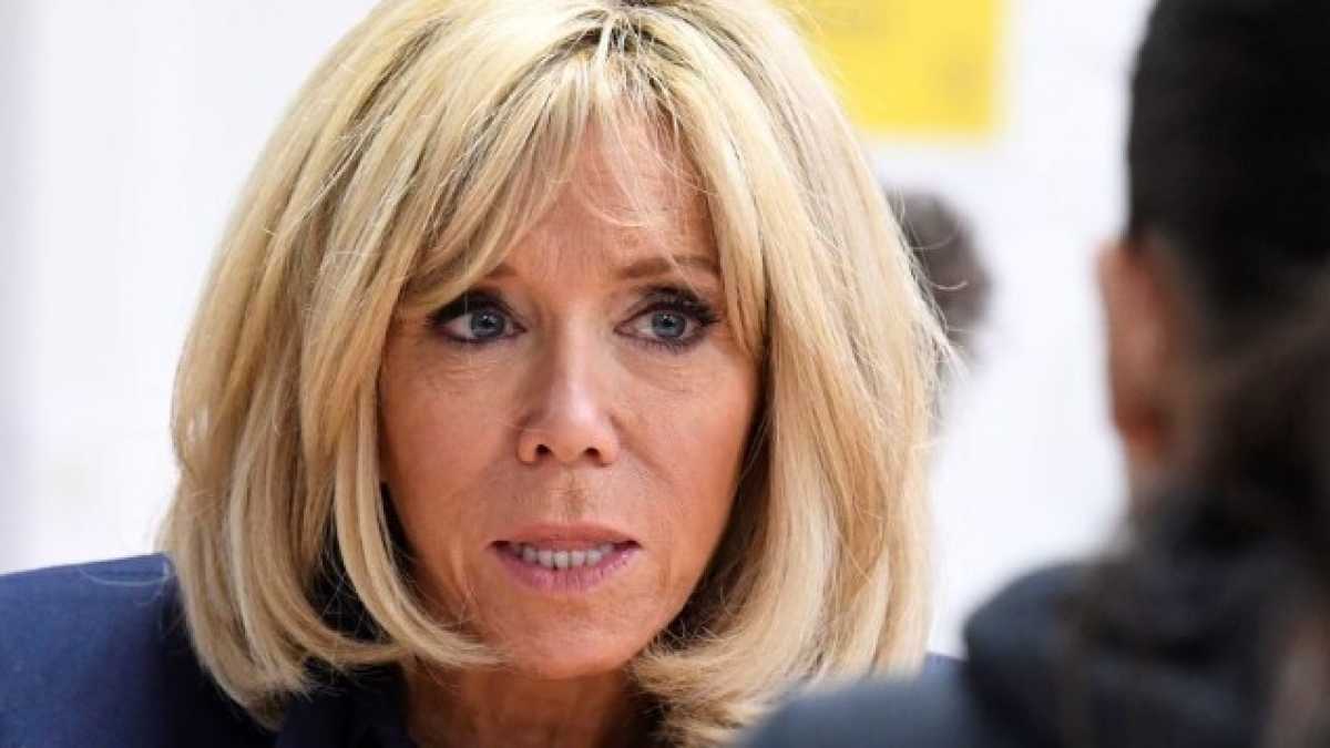 Immagine di Dai gilet gialli a Hollande. Tutti odiano Brigitte Macron