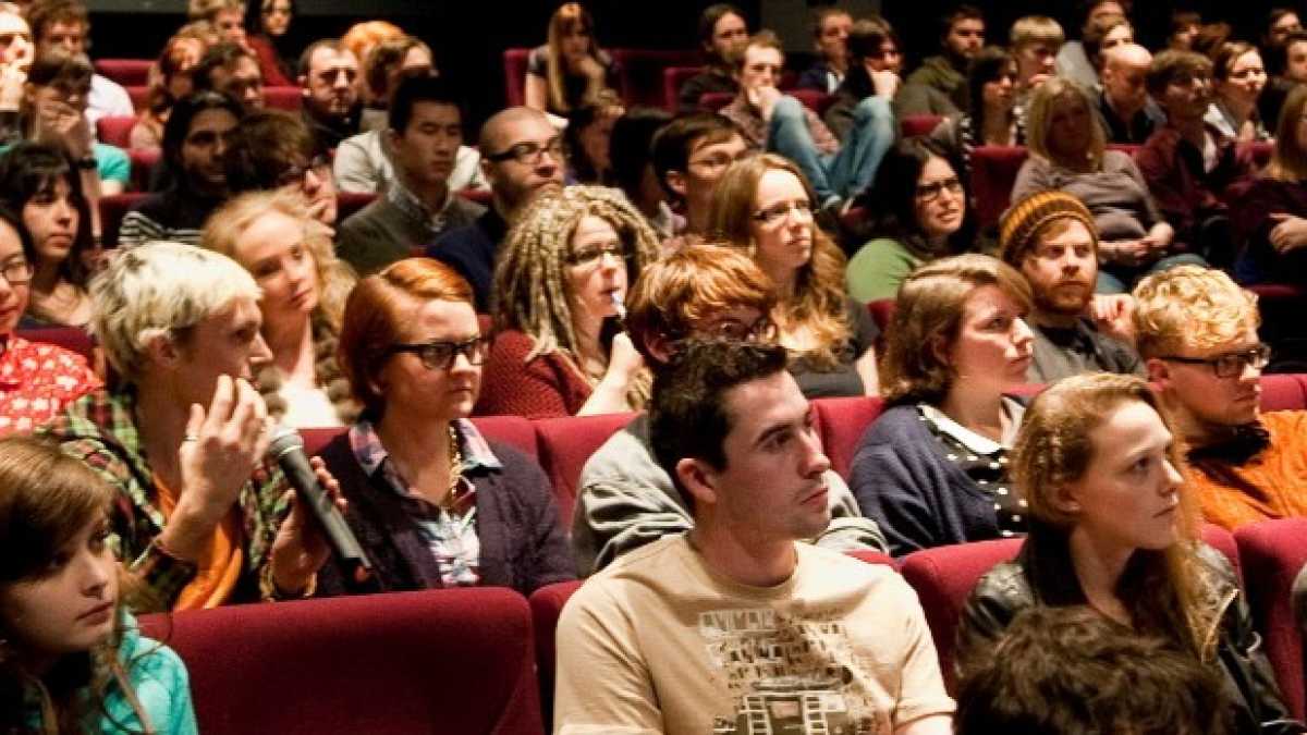 Immagine di "Diventeremo schiavi della cultura cafonesca". La distopia di Postman è diventata realtà