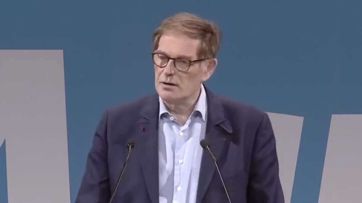 Immagine di Macron nomina in superconsigliere per rimettersi en marche