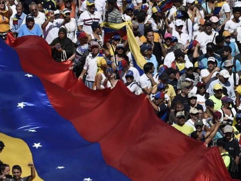 Una manifestazione a Caracas in supporto di Guaid&ograve;, sabato 2 febbraio. Foto LaPresse