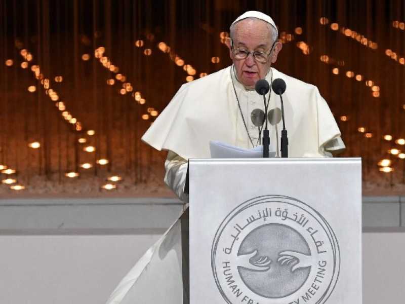 Papa Francesco negli Emirati arabi uniti (LaPresse)