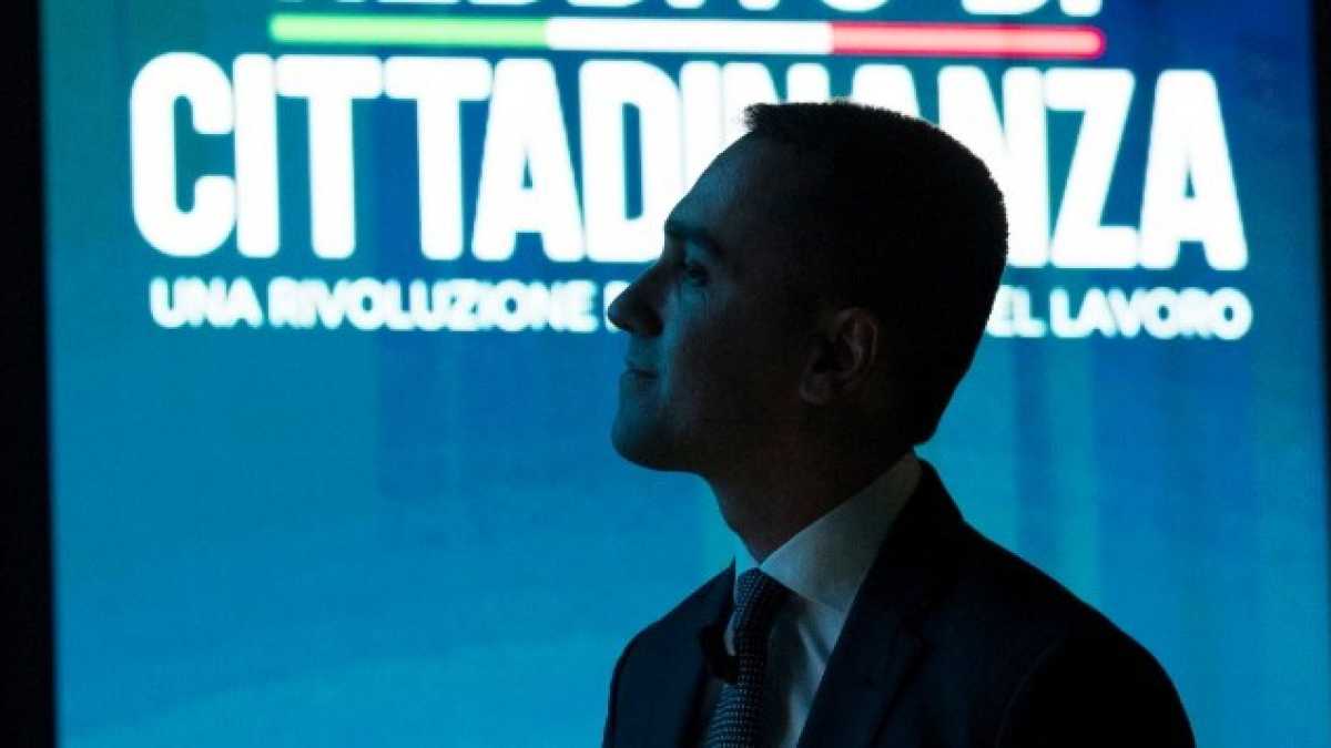 Immagine di Di Maio fa del reddito di cittadinanza uno show. Confindustria e gli altri svelano il bluff