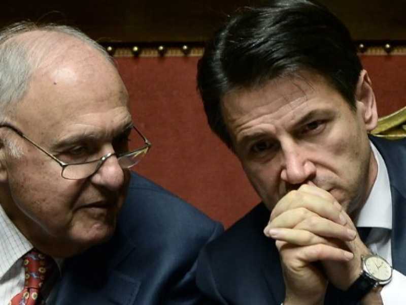 Paolo Savona e Giuseppe Conte (foto LaPresse)